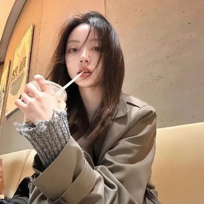 九顶假发的女孩